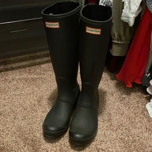 Black hunter boots!